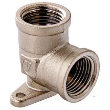 (VTr.751.N) Латунный никелированный угольник с креплением. Резьба – внутренняя/внутренняя, цилиндрическая трубная по ГОСТу 6357 (ISO 228, EN 10226), совместима также с наружной конической трубной резьбой по ГОСТу 6211 (ISO R7). Присоединительный диаметр – ?". Диаметр отверстий для шурупов – 4,5 мм, межосевое расстояние – 35 мм.