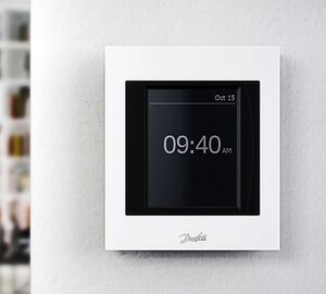 Центральна панель Danfoss Link CC для розумного опалення будинку