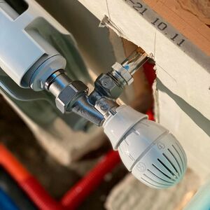 Термоголовка для радіатора Giacomini R470